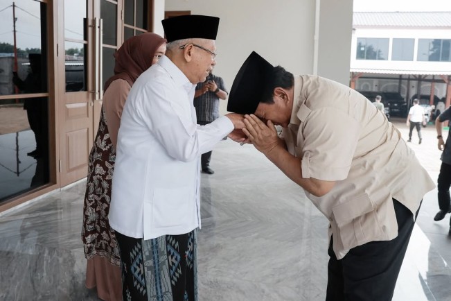 Prabowo Tiba-tiba Sungkem ke Wapres Ke-13 RI di Depok